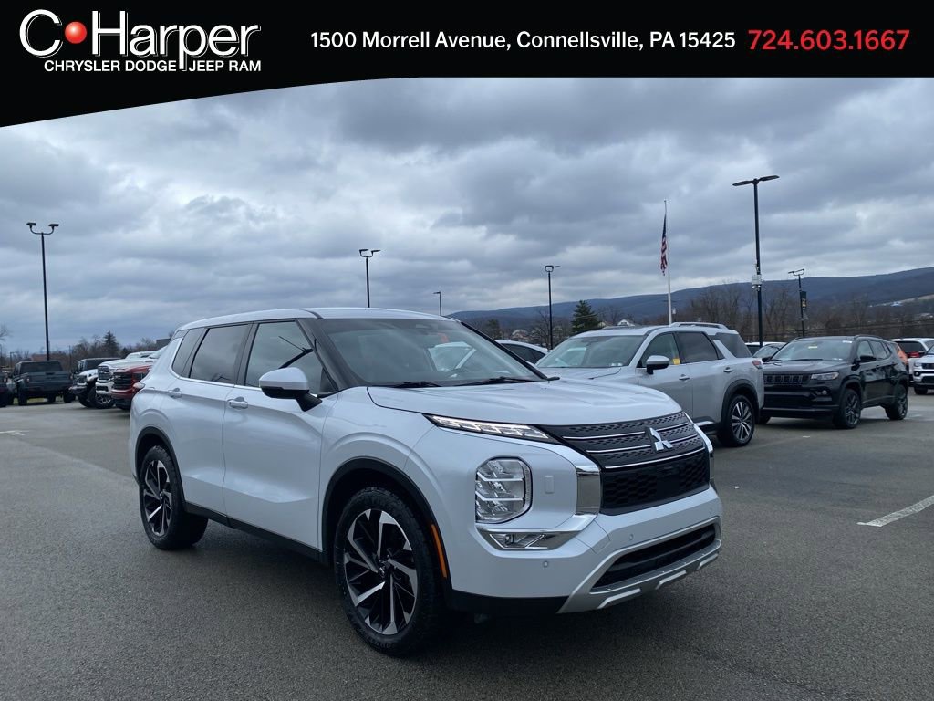 Used 2024 Mitsubishi Outlander SE image 1