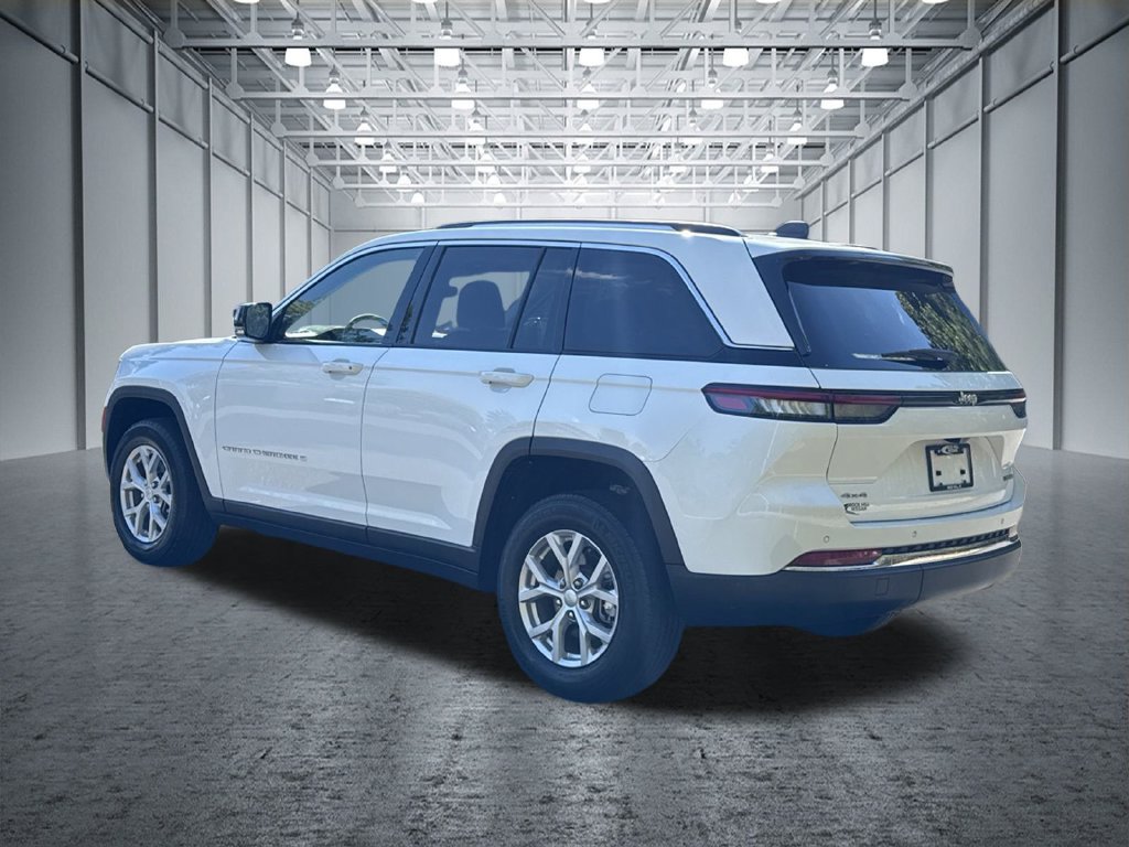 Used 2023 Jeep Grand Cherokee Limited AWD/4WD image 7