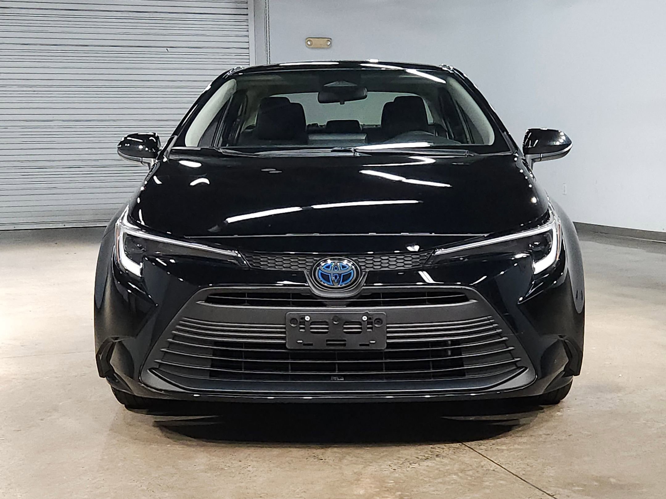 Used 2025 Toyota Corolla LE image 2