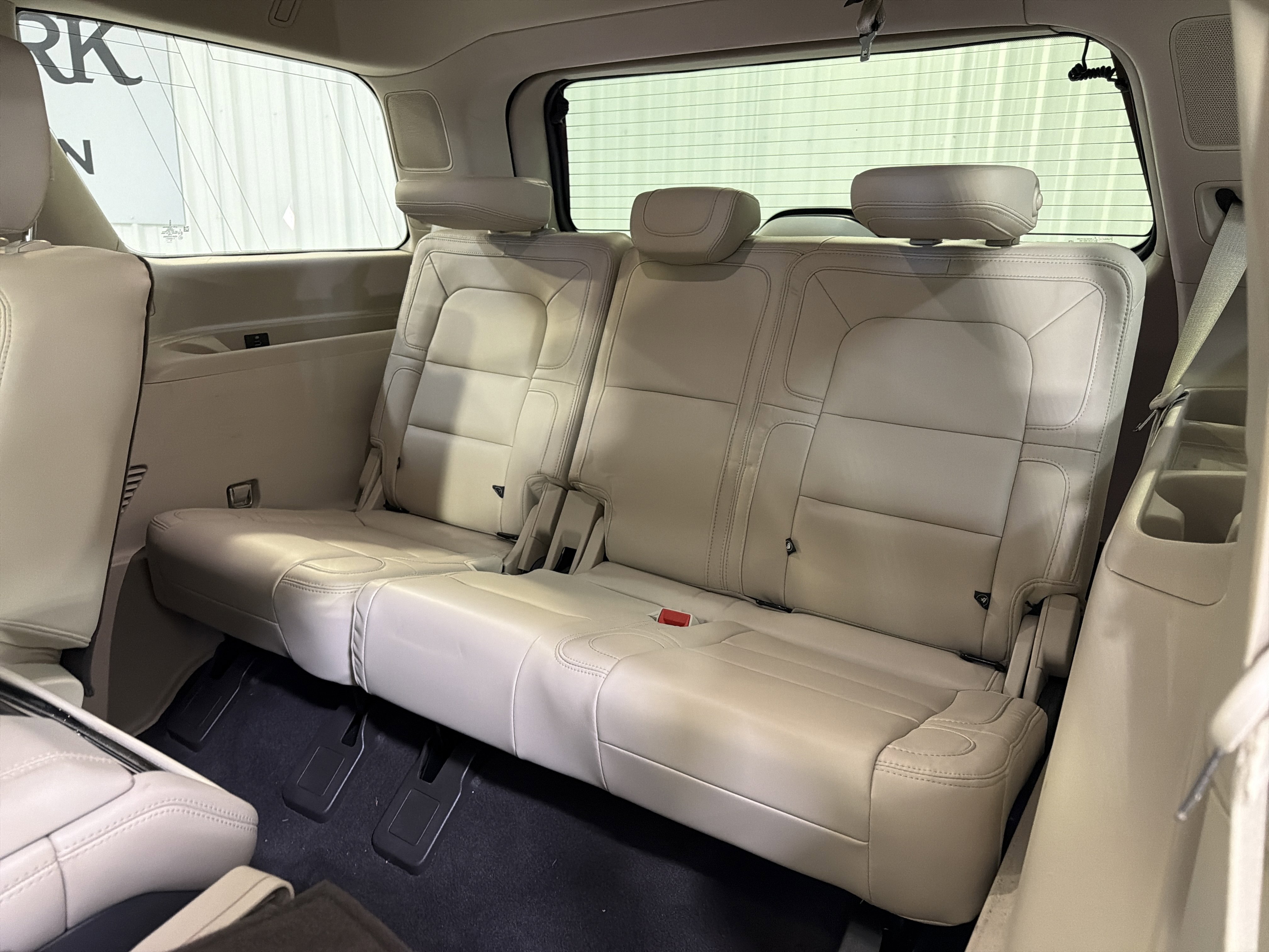 Used 2020 Lincoln Navigator Reserve w/ Luxury Package RWD image 11