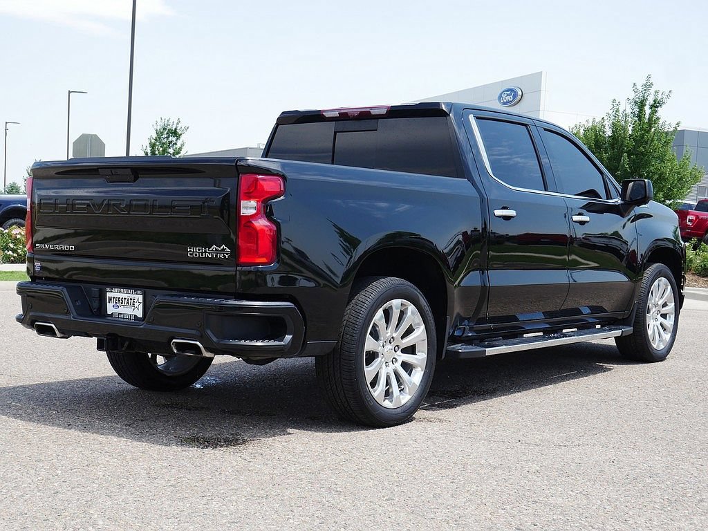 Used 2022 Chevrolet Silverado 1500 High Country w/ Technology Package AWD/4WD image 5