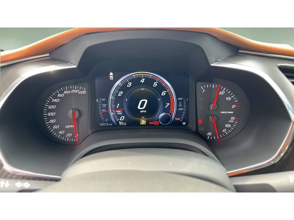 Used 2015 Chevrolet Corvette Z06 w/ 3LZ Preferred Equipment Group RWD image 15