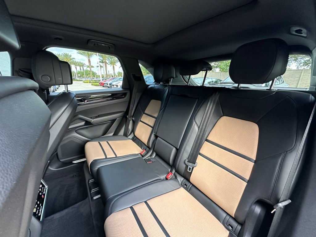 Certified 2023 Porsche Cayenne image 30