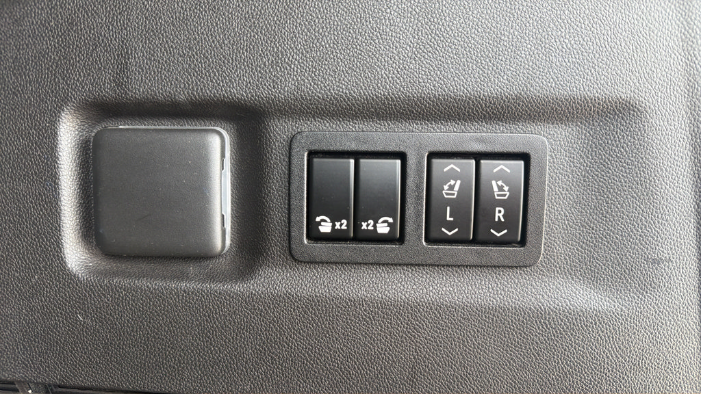 Used 2021 Chevrolet Suburban LT w/ LT Signature Package AWD/4WD image 15