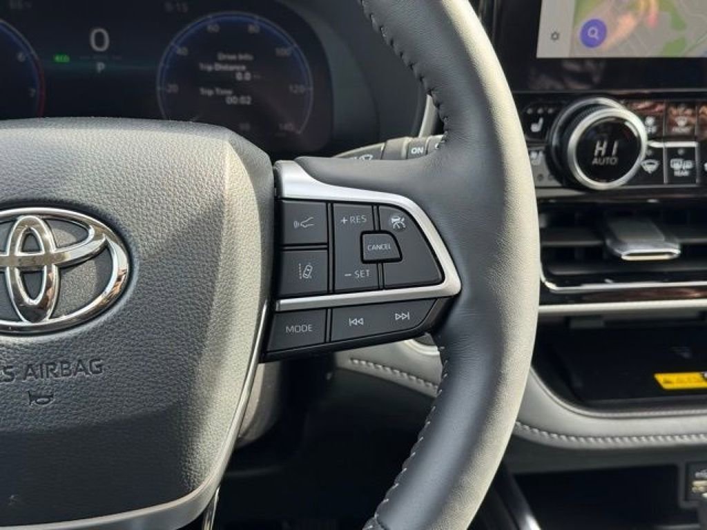 Certified 2025 Toyota Highlander Platinum AWD/4WD image 30