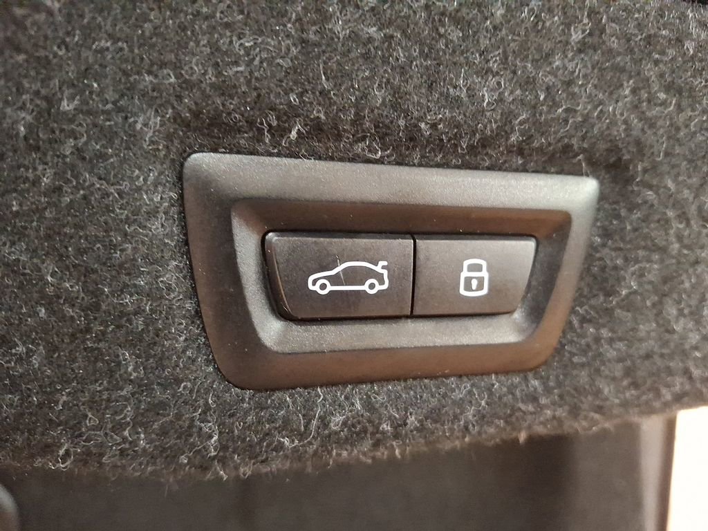 Used 2025 BMW 530i xDrive w/ M Sport Package image 28