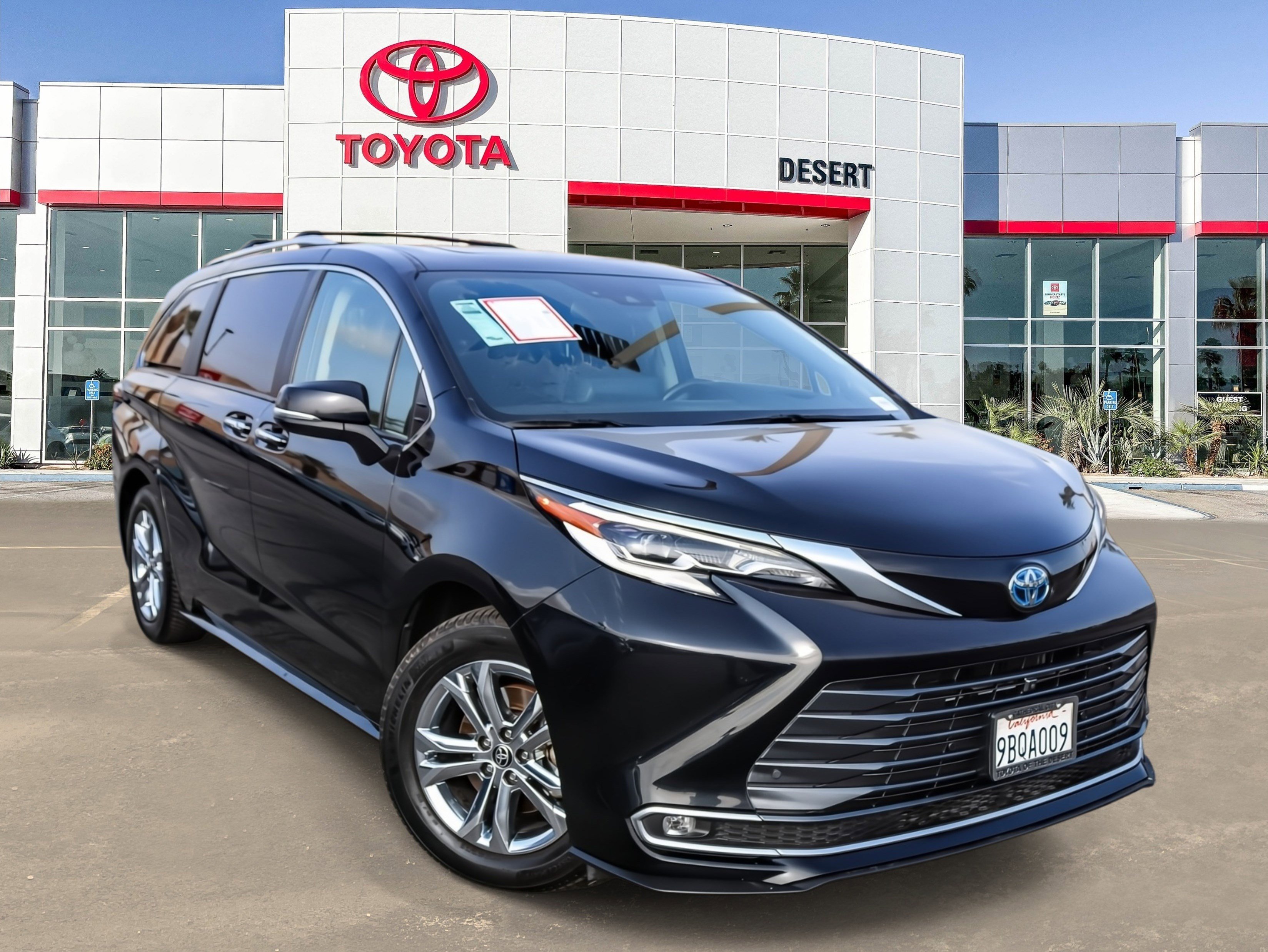 Certified 2022 Toyota Sienna Platinum image 1