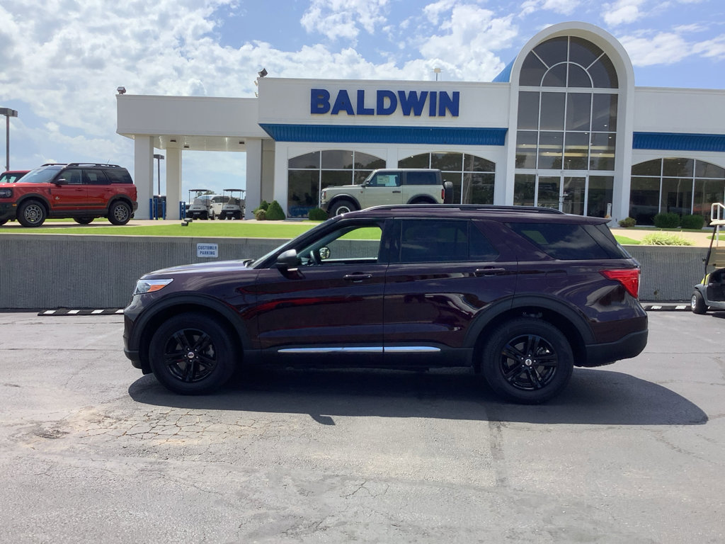 Used 2022 Ford Explorer XLT w/ Equipment Group 202A image 4