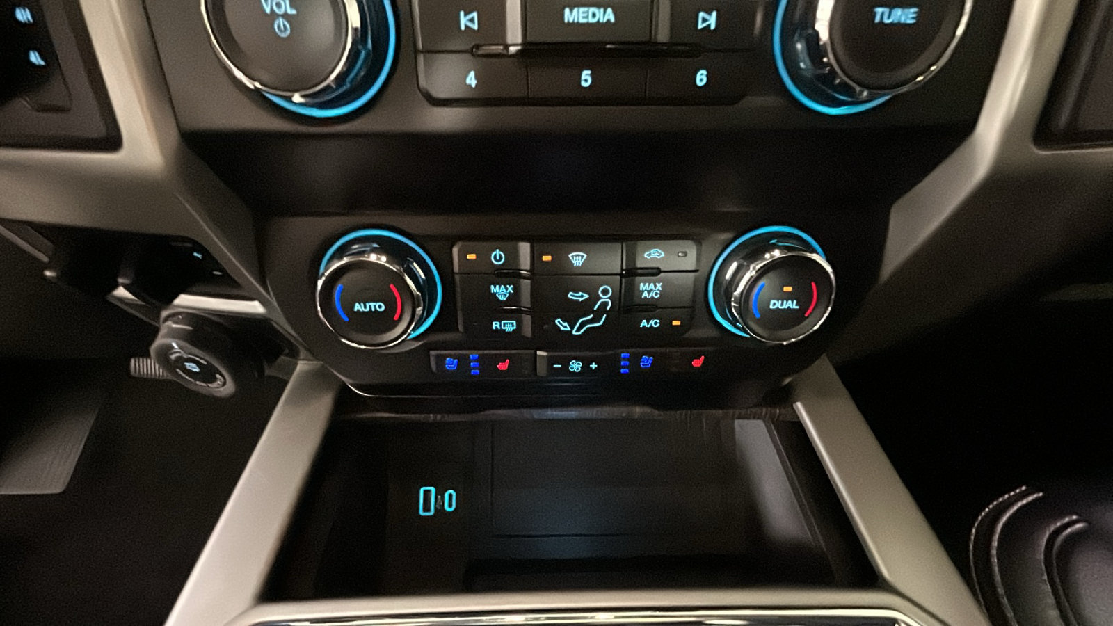 Used 2021 Ford F350 Lariat AWD/4WD image 26