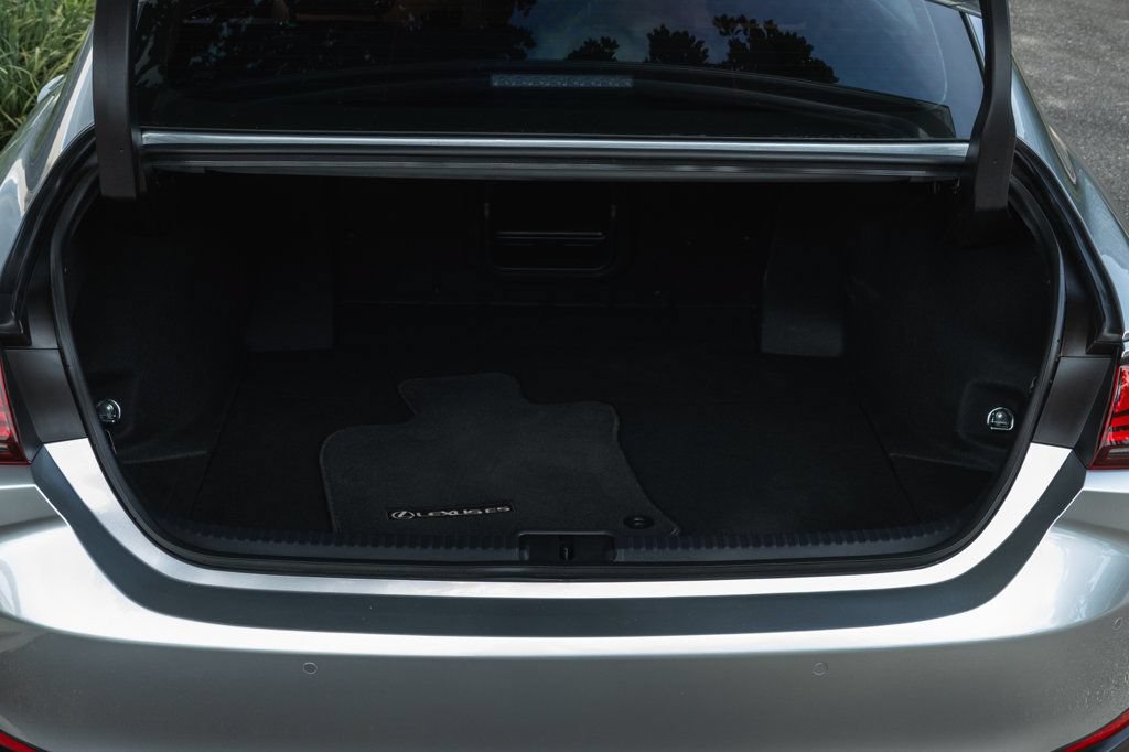 Used 2025 Lexus ES 300h w/ Premium Package FWD image 36