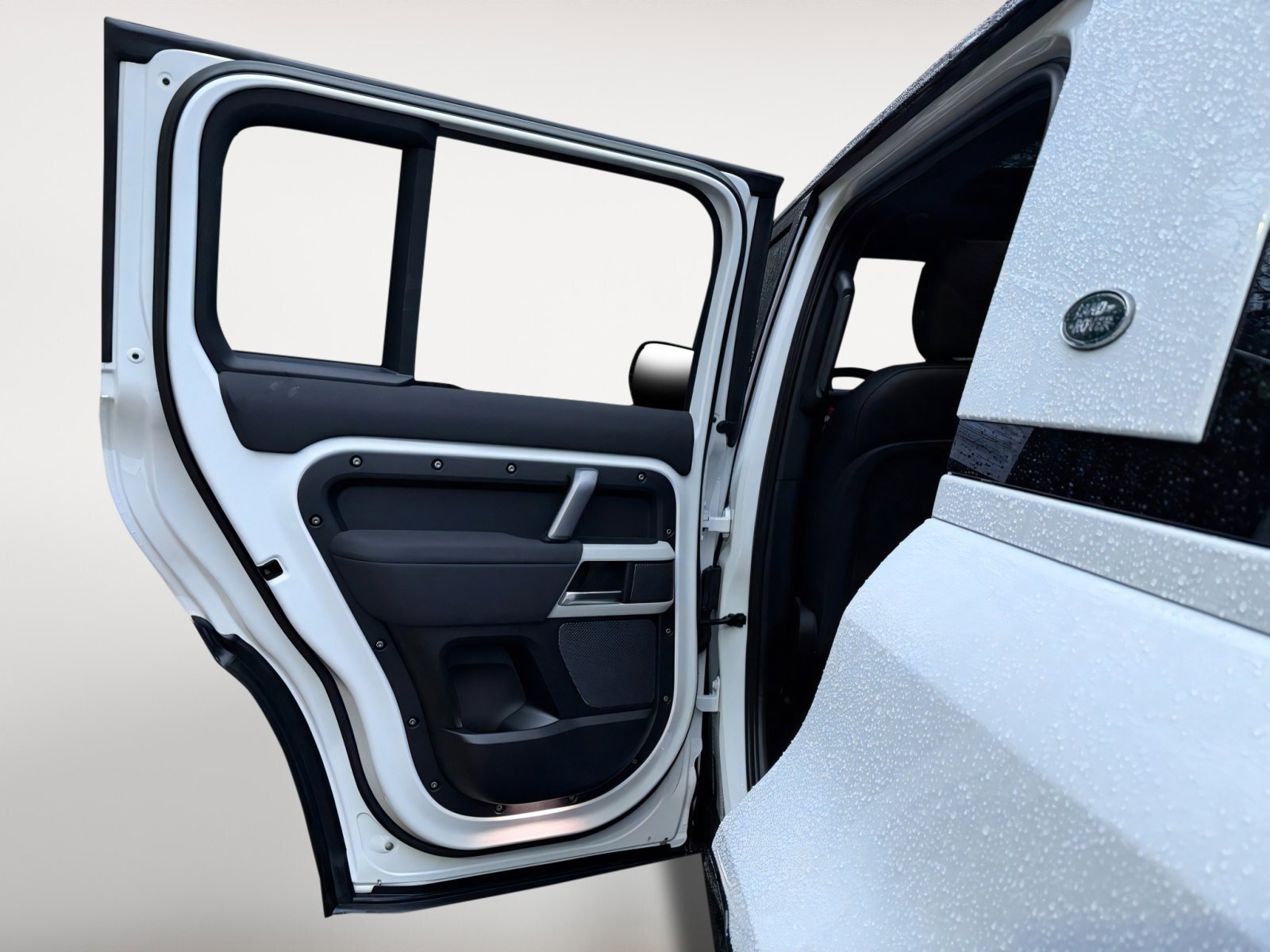 Used 2023 Land Rover Defender 110 X-Dynamic SE image 16