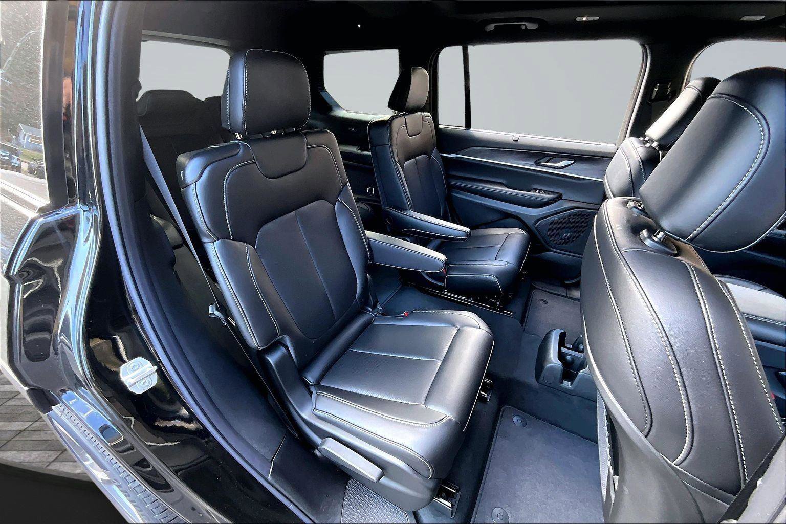 New 2025 Jeep Grand Cherokee L Limited w/ Luxury Tech Group II image 10