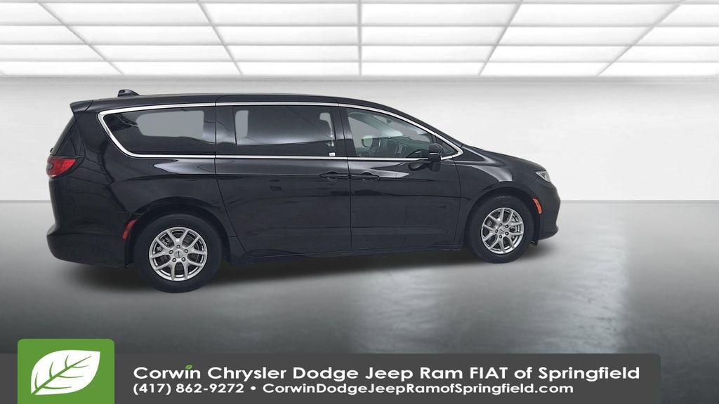 Certified 2024 Chrysler Pacifica Touring-L image 16