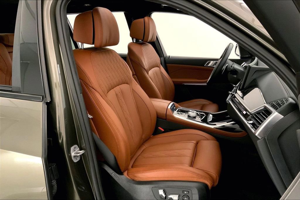 Certified 2025 BMW X7 M60i image 6