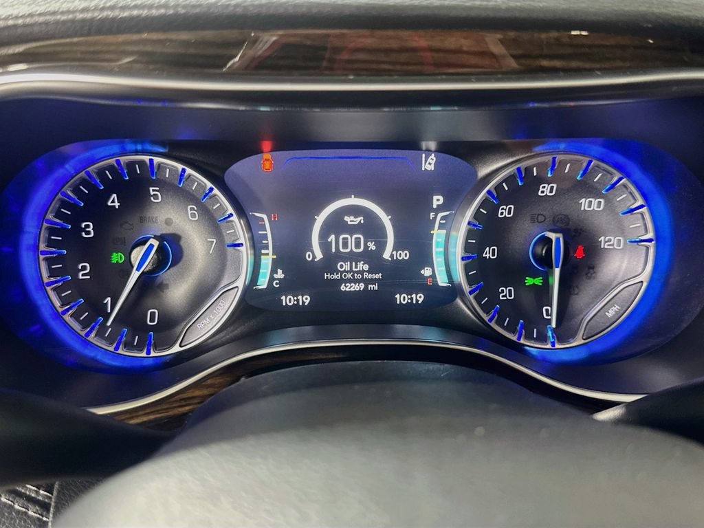 Used 2023 Chrysler Pacifica Limited FWD image 28