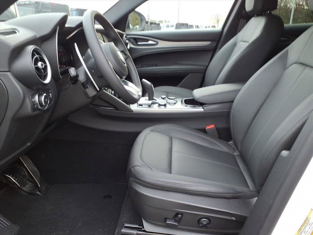New 2025 Alfa Romeo Stelvio Sprint w/ Convenience Package AWD/4WD image 2