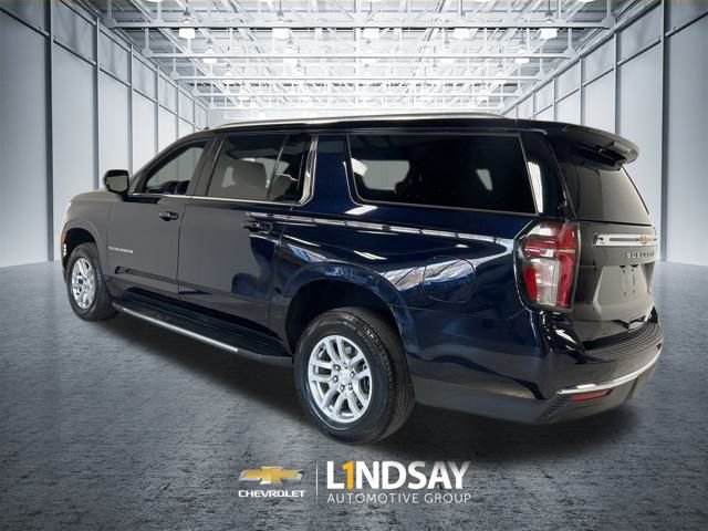 Used 2023 Chevrolet Suburban LT image 3