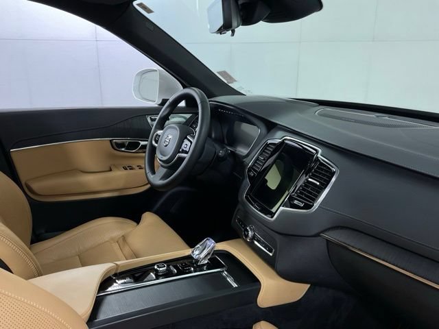 Certified 2025 Volvo XC90 T8 Ultra w/ Protection Package AWD/4WD image 33