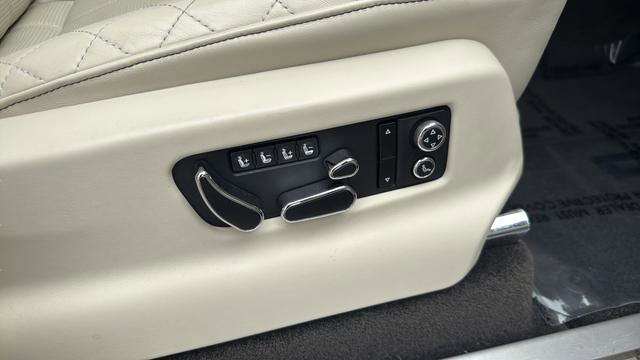 Used 2017 Bentley Bentayga image 24