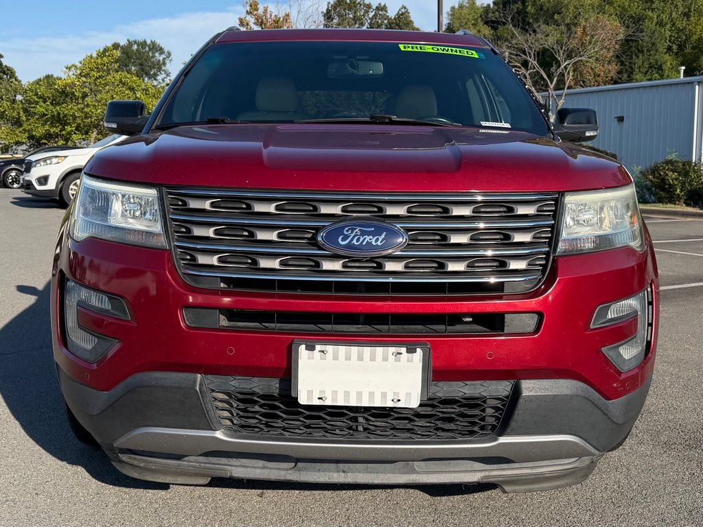 Used 2017 Ford Explorer XLT w/ Equipment Group 202A FWD image 2