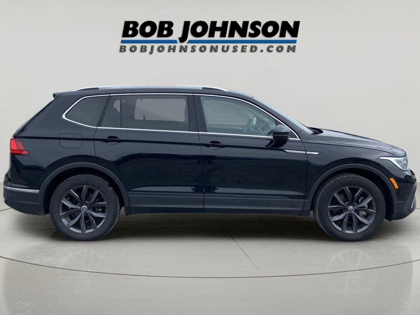Used 2023 Volkswagen Tiguan SE image 2