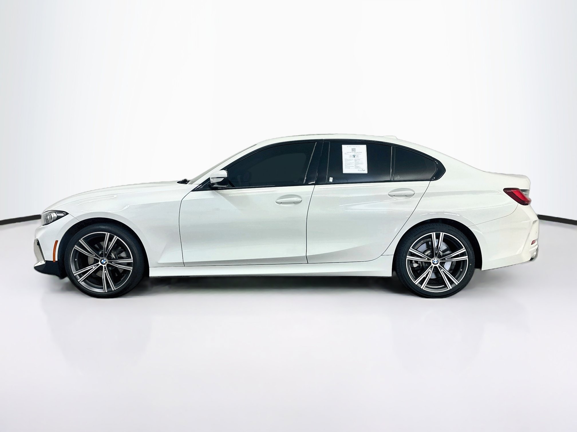 Used 2023 BMW 330i xDrive Sedan w/ Premium Package AWD/4WD image 4