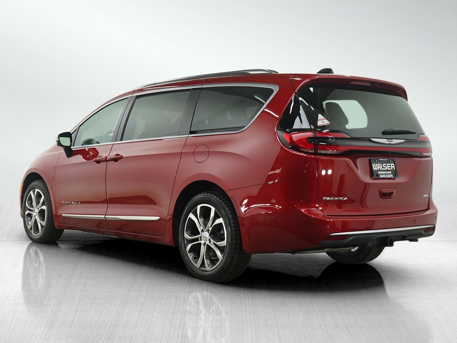 Used 2025 Chrysler Pacifica Pinnacle w/ Trailer Tow Group image 3