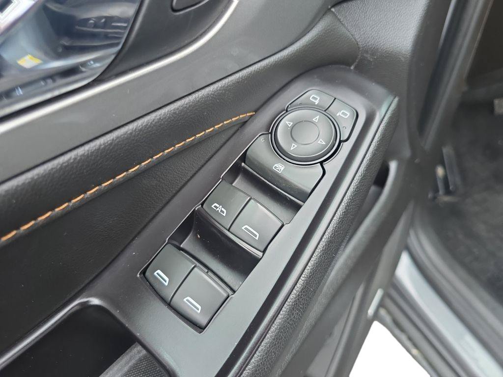 Used 2020 Chevrolet Traverse LT w/ LT Premium Package FWD image 10