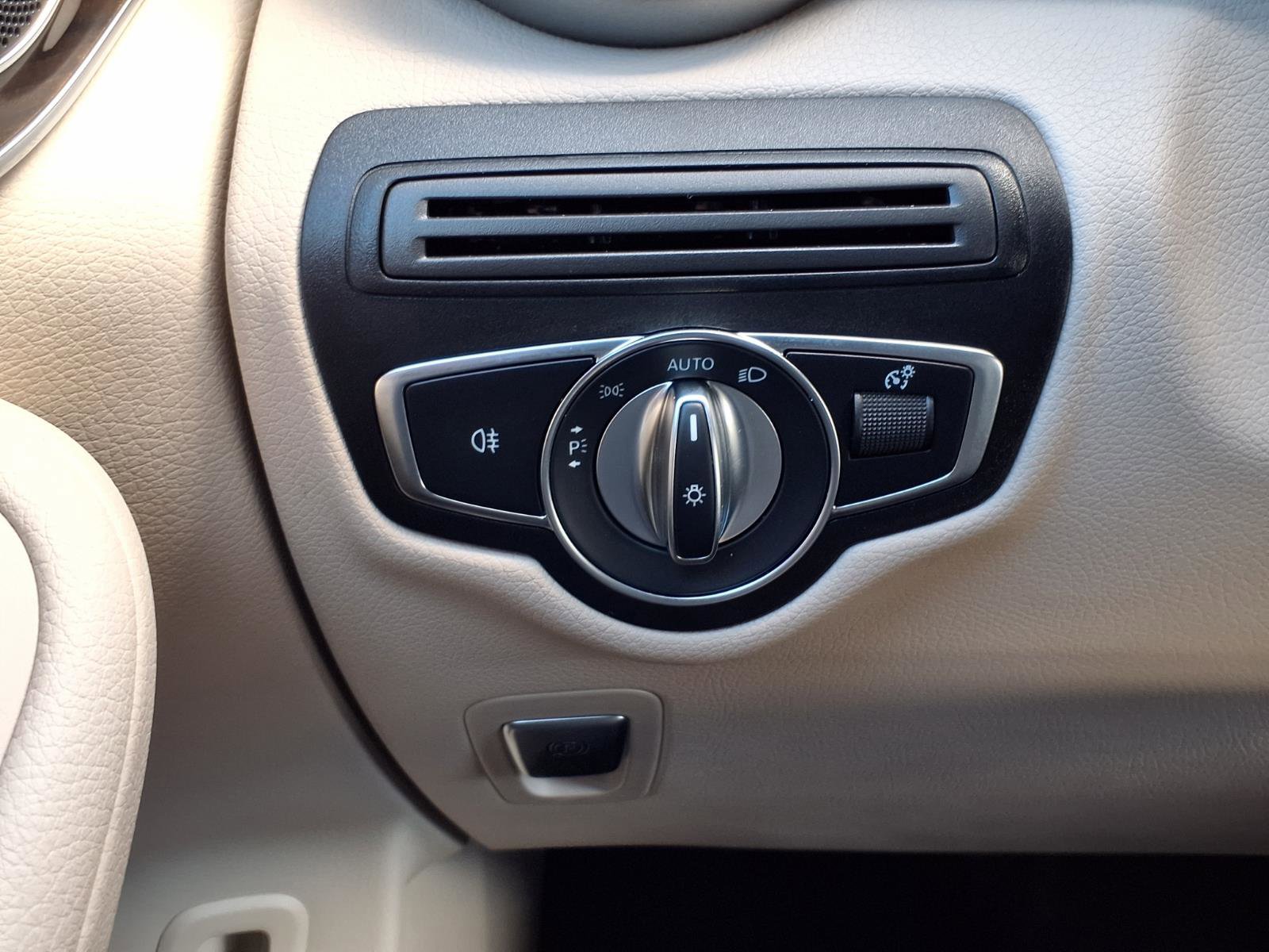 Used 2022 Mercedes-Benz GLC 300 image 10