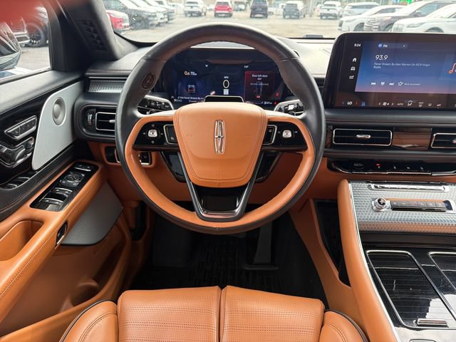 Certified 2025 Lincoln Aviator Black Label AWD/4WD image 18