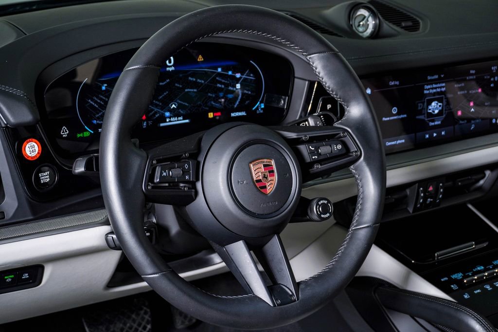 Certified 2025 Porsche Cayenne Coupe image 18