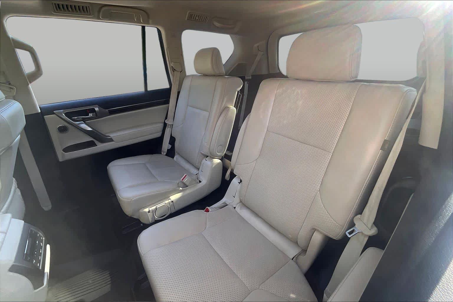 Used 2022 Lexus GX 460 Luxury w/ Sport Design Package AWD/4WD image 21