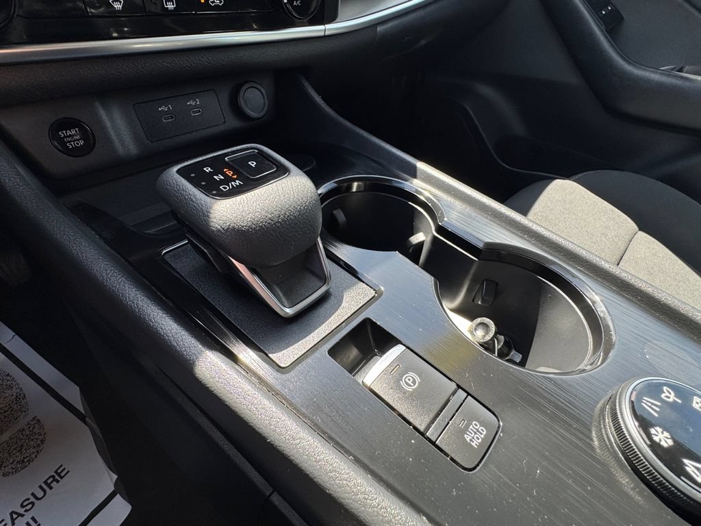Used 2024 Nissan Rogue S AWD/4WD image 27