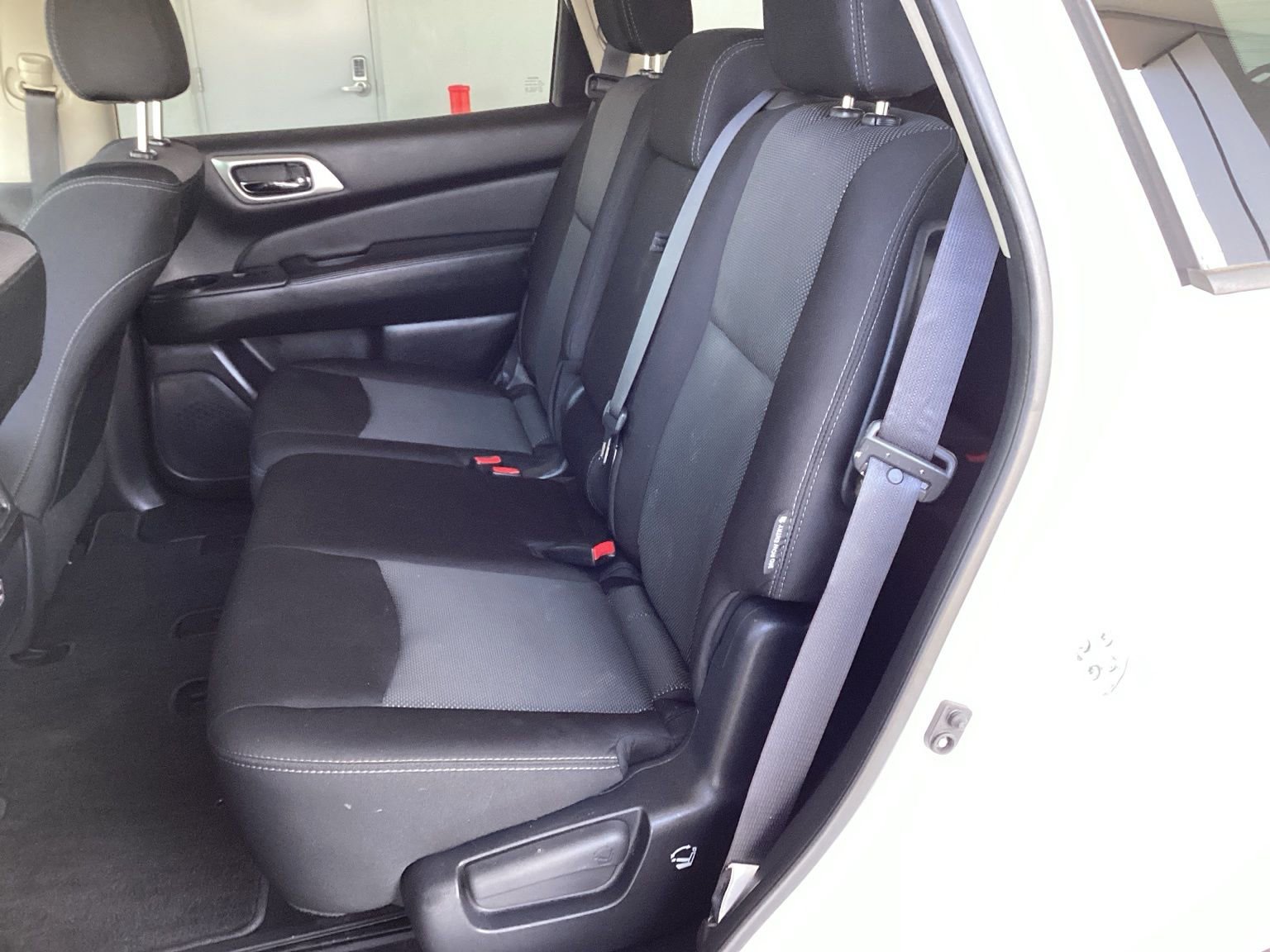 Used 2018 Nissan Pathfinder S image 13