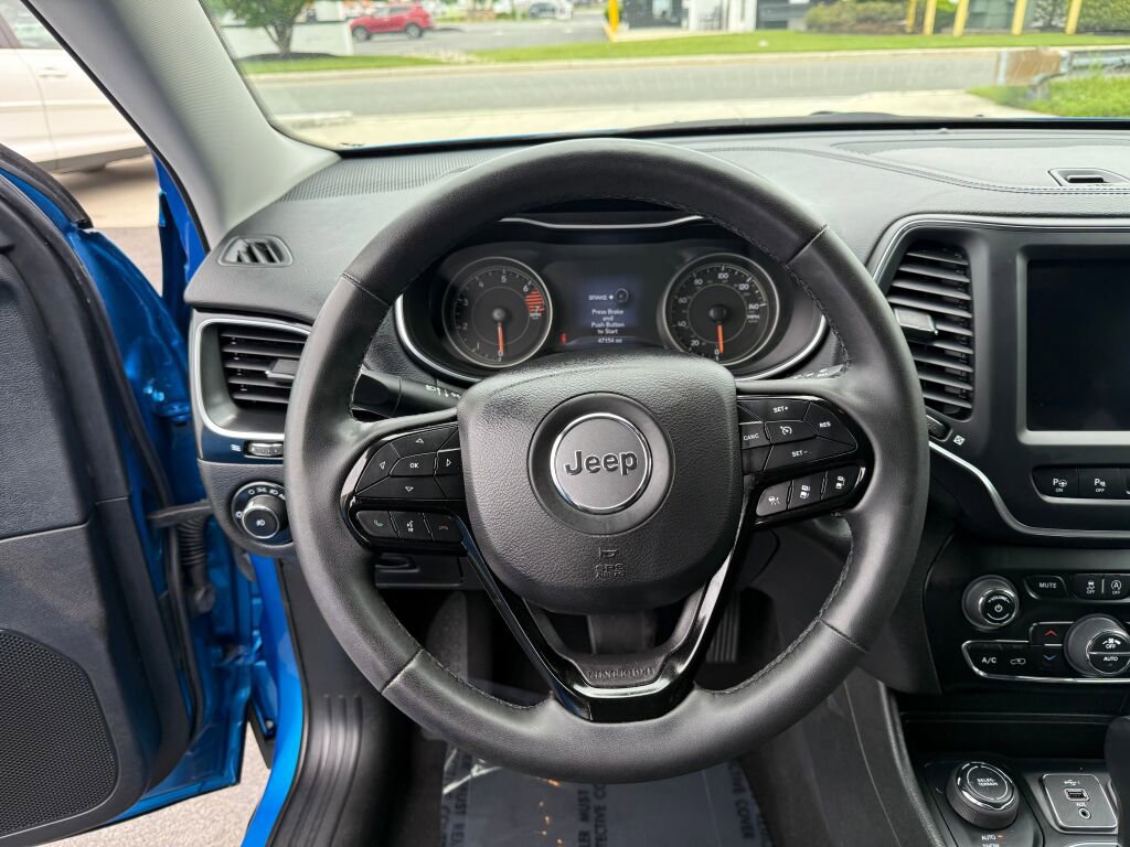 Used 2023 Jeep Cherokee Altitude Lux image 13