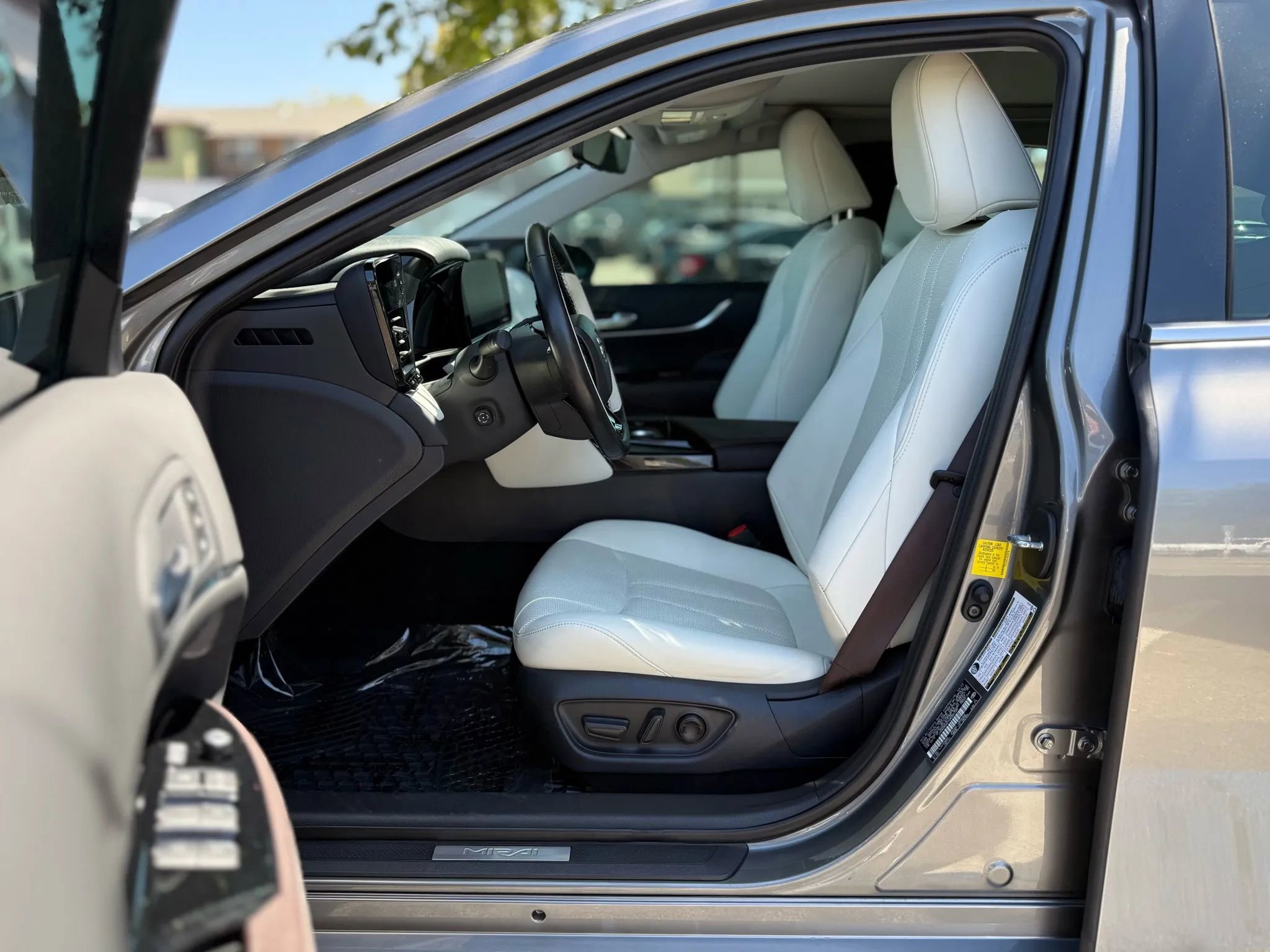 Used 2022 Toyota Mirai Limited Sedan 4D image 9