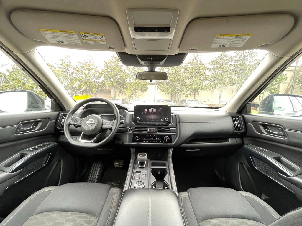 Used 2024 Nissan Pathfinder S image 31
