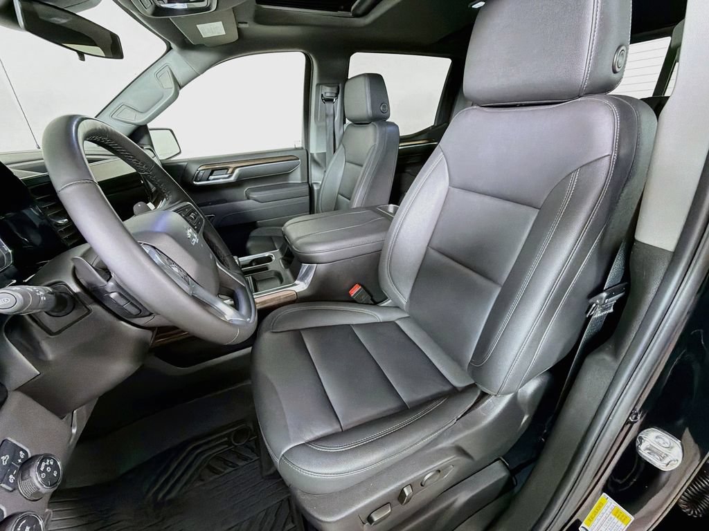 Used 2025 Chevrolet Silverado 1500 LT Trail Boss w/ Convenience Package II AWD/4WD image 12