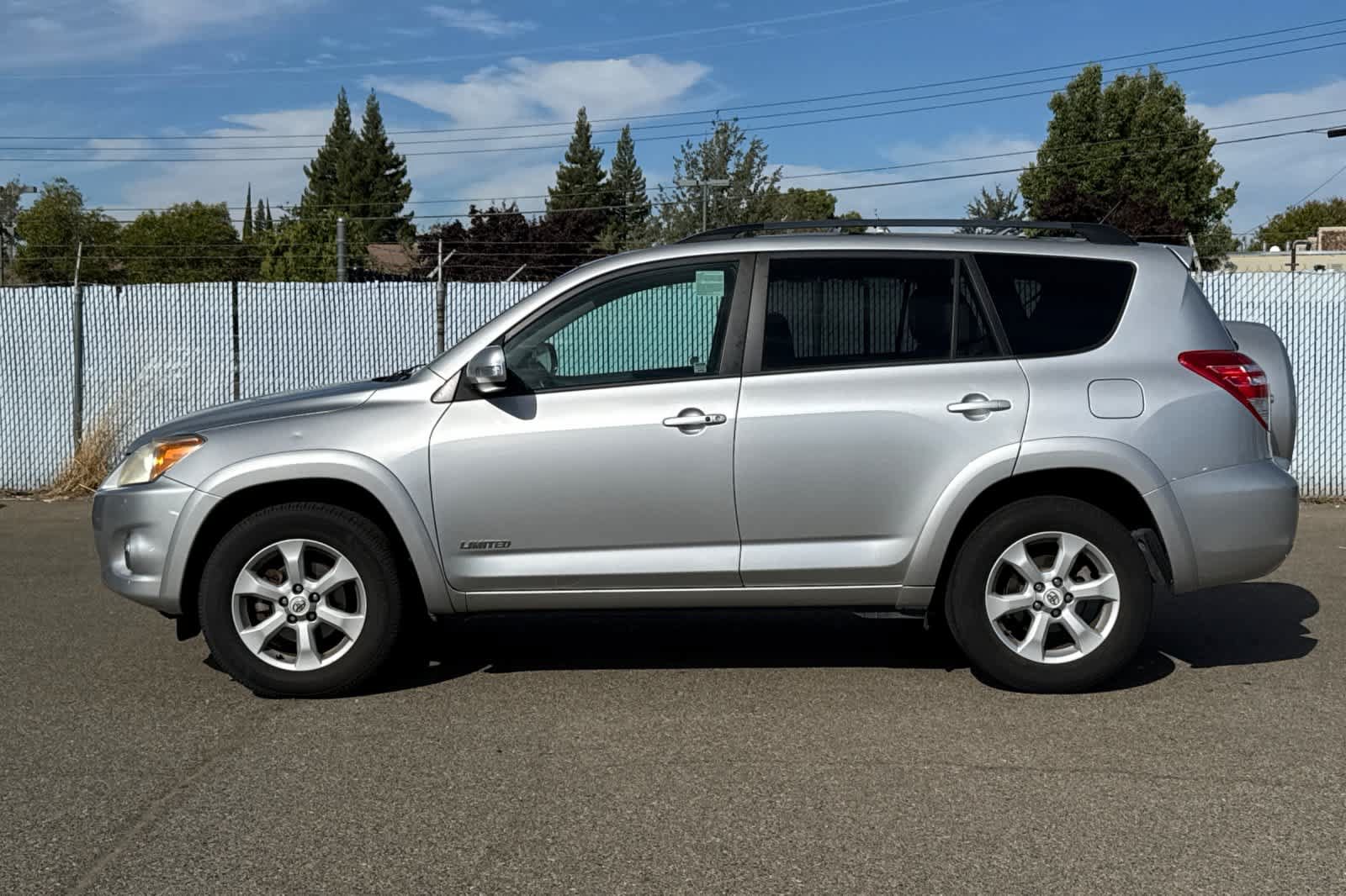 Used 2012 Toyota RAV4 Limited w/ Navigation Value Pkg AWD/4WD image 2