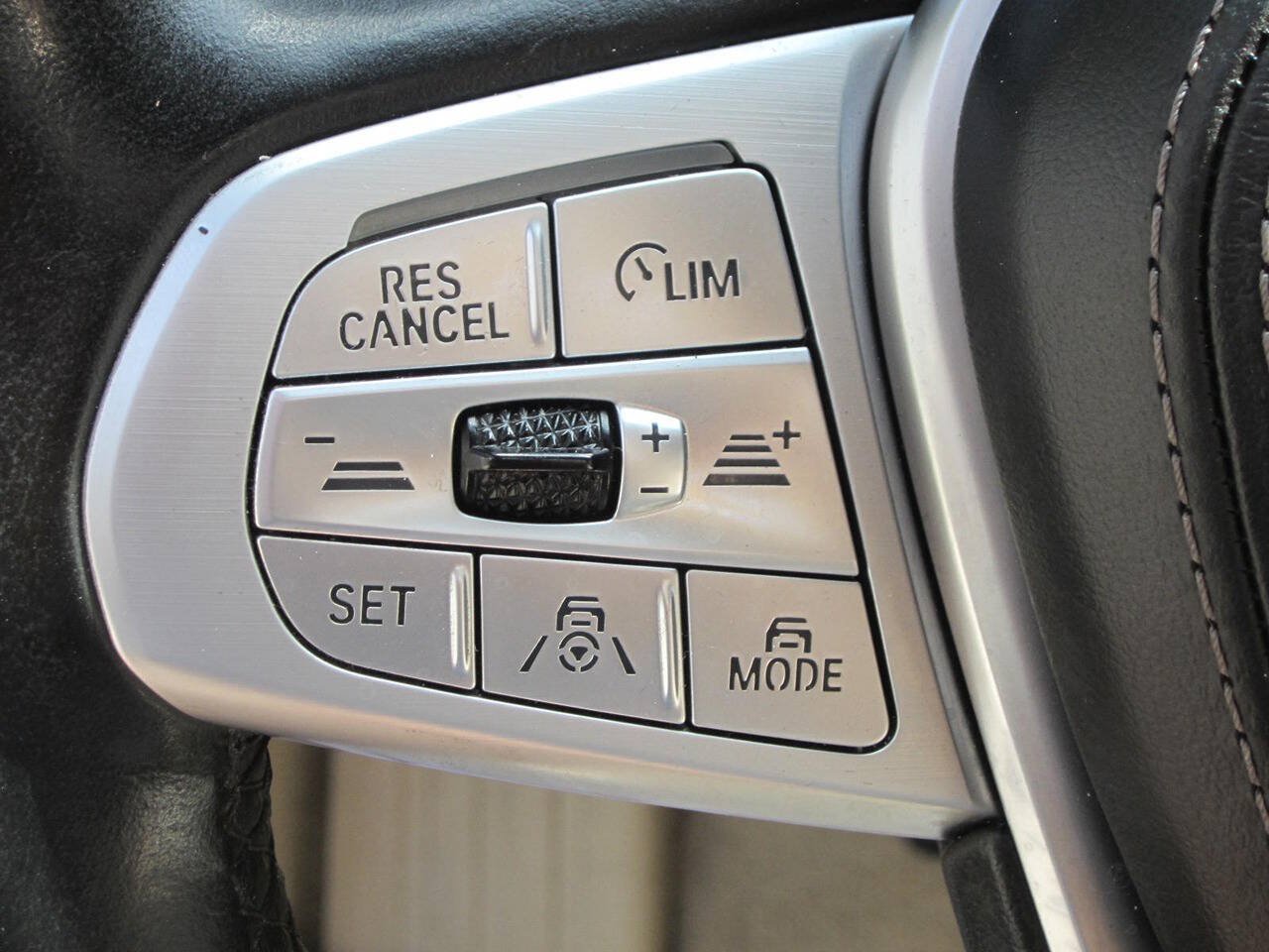 Used 2020 BMW 740i w/ Premium Package RWD image 39