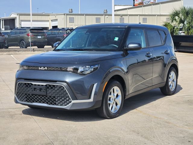 Used 2025 Kia Soul LX FWD image 3