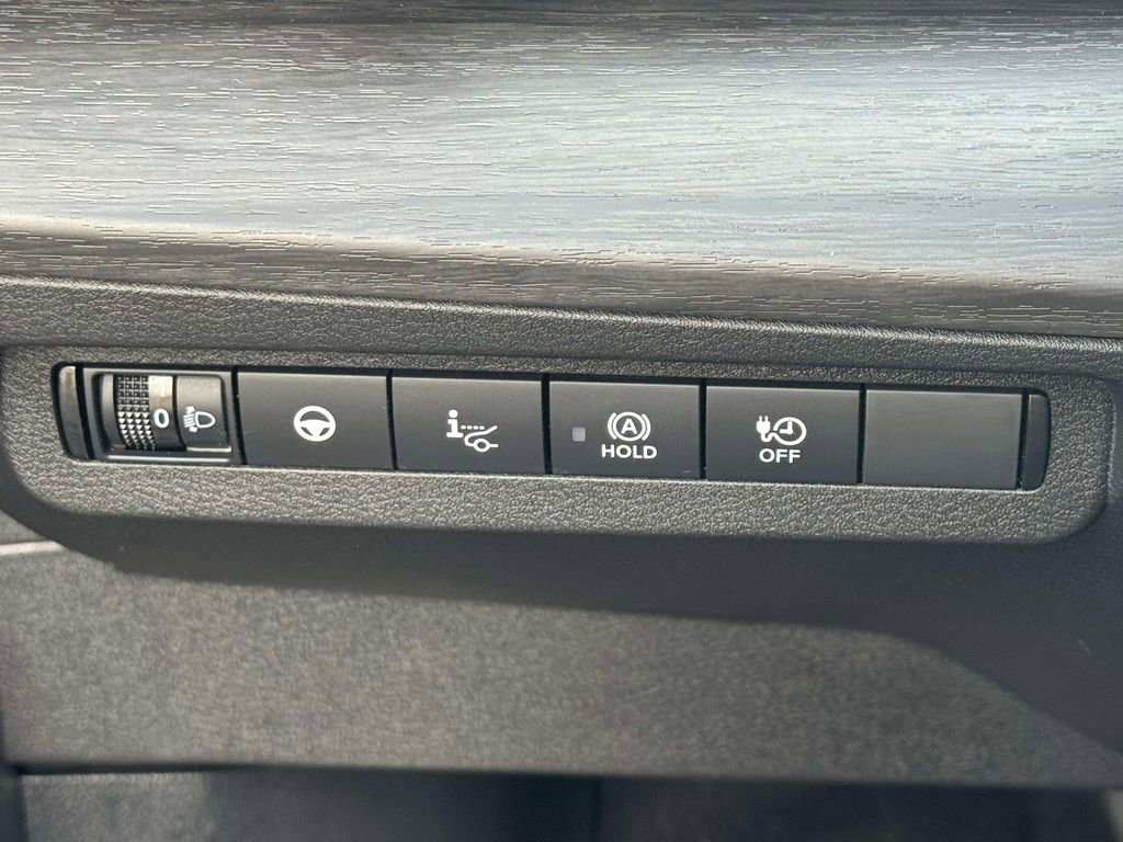 Used 2025 Nissan Ariya AWD image 19