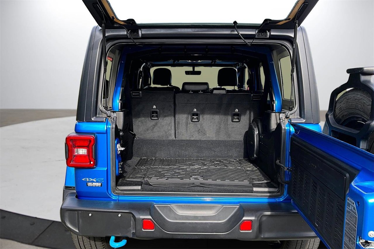 Used 2022 Jeep Wrangler Unlimited Sahara image 24