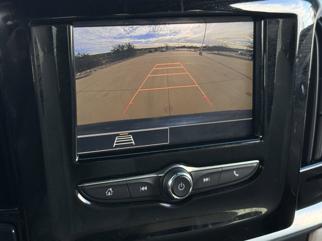 Used 2023 Chevrolet Traverse LS FWD image 17