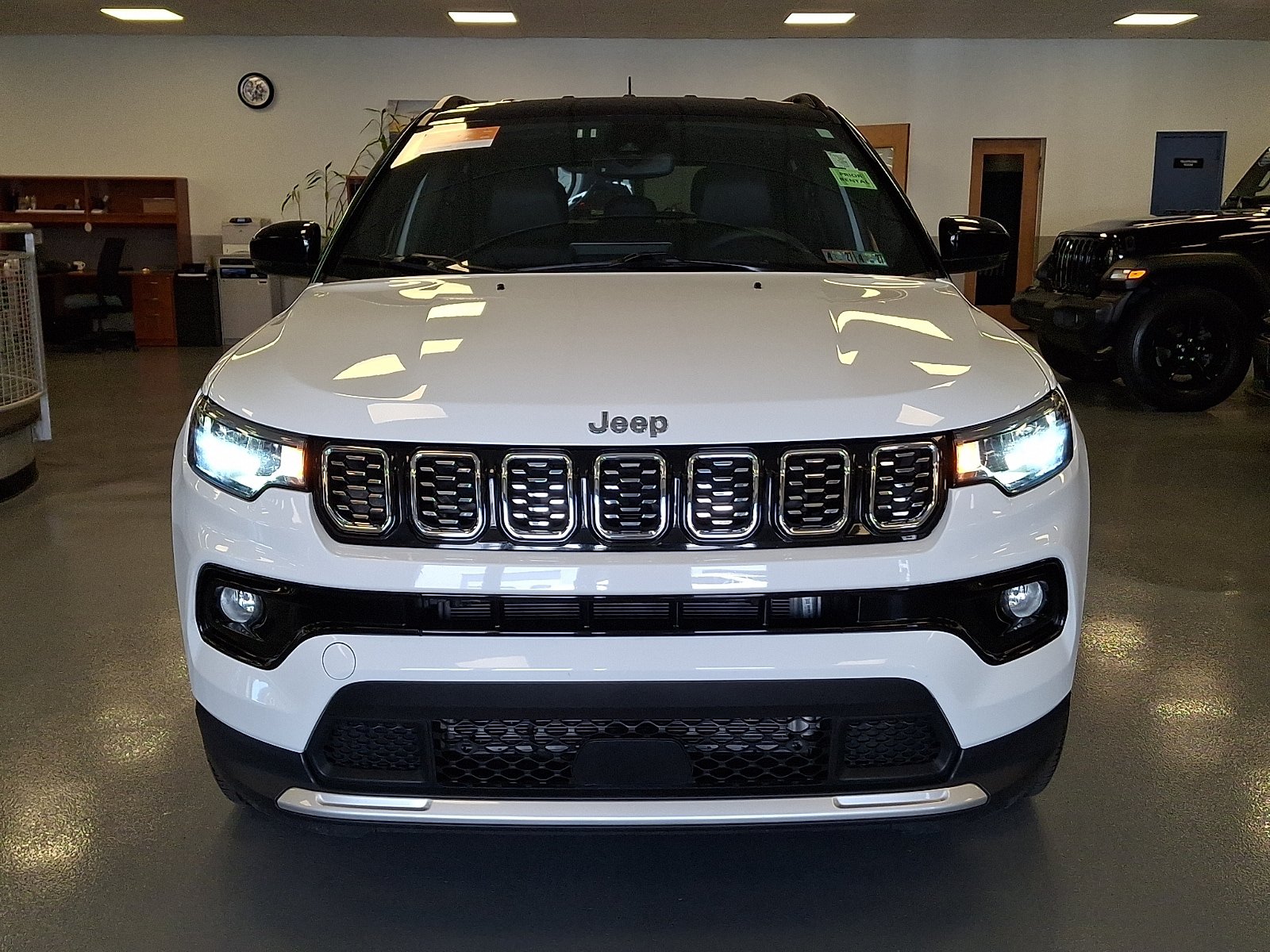 Certified 2025 Jeep Compass Limited AWD/4WD image 2