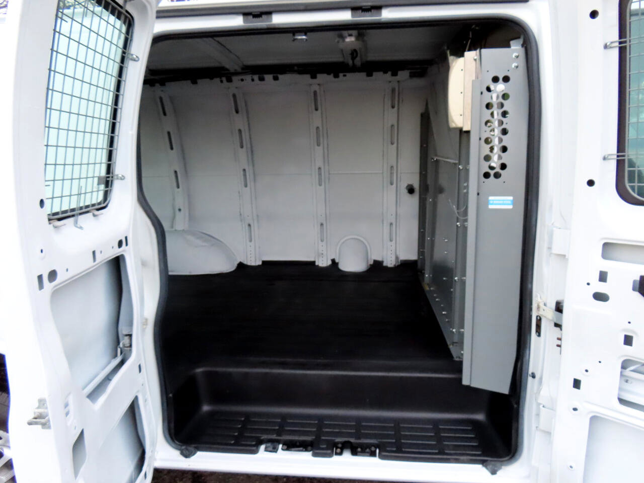 Used 2013 Chevrolet Express 2500 image 15