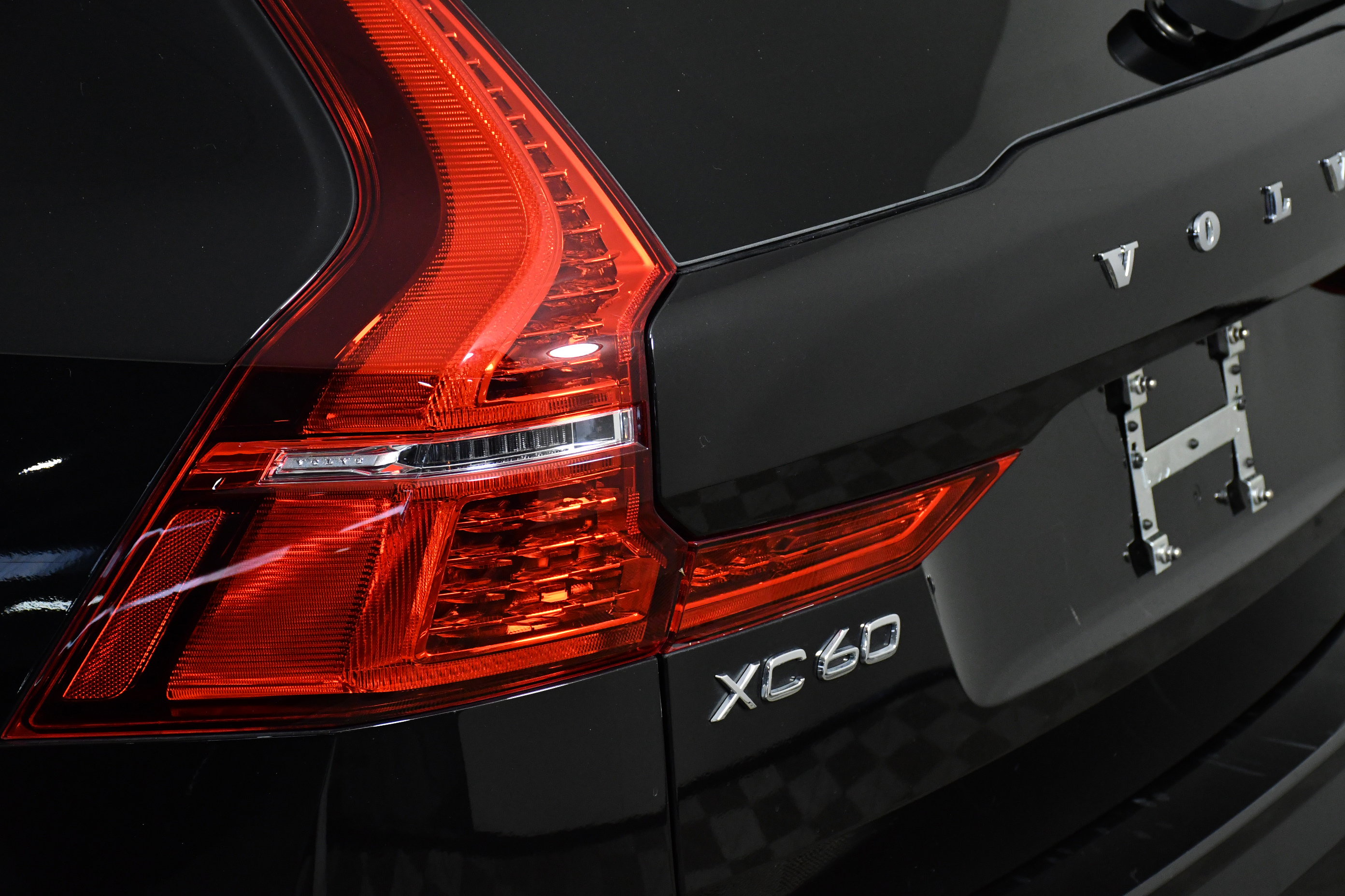 Used 2025 Volvo XC60 B5 Plus image 34