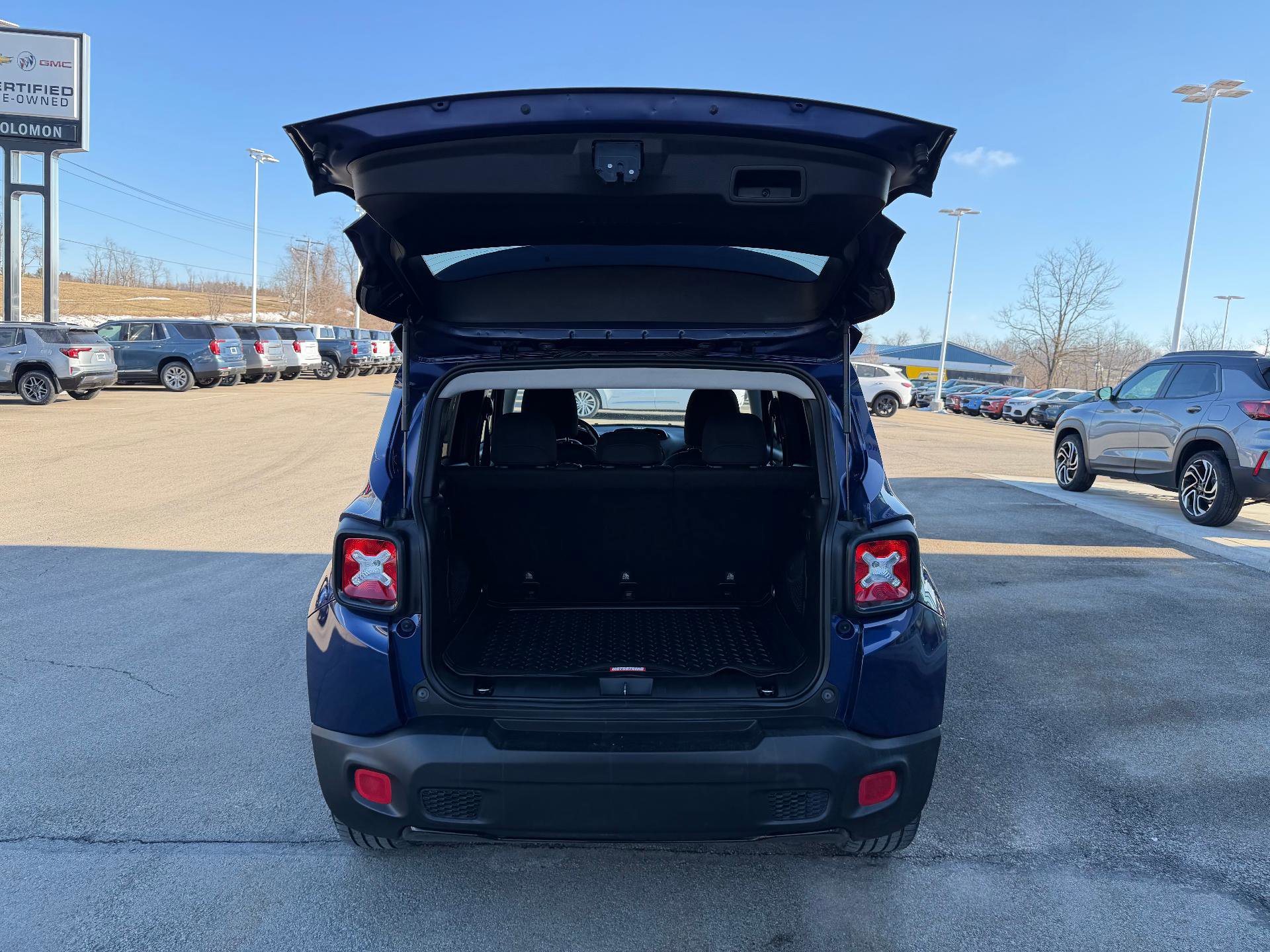 Used 2018 Jeep Renegade Altitude image 11