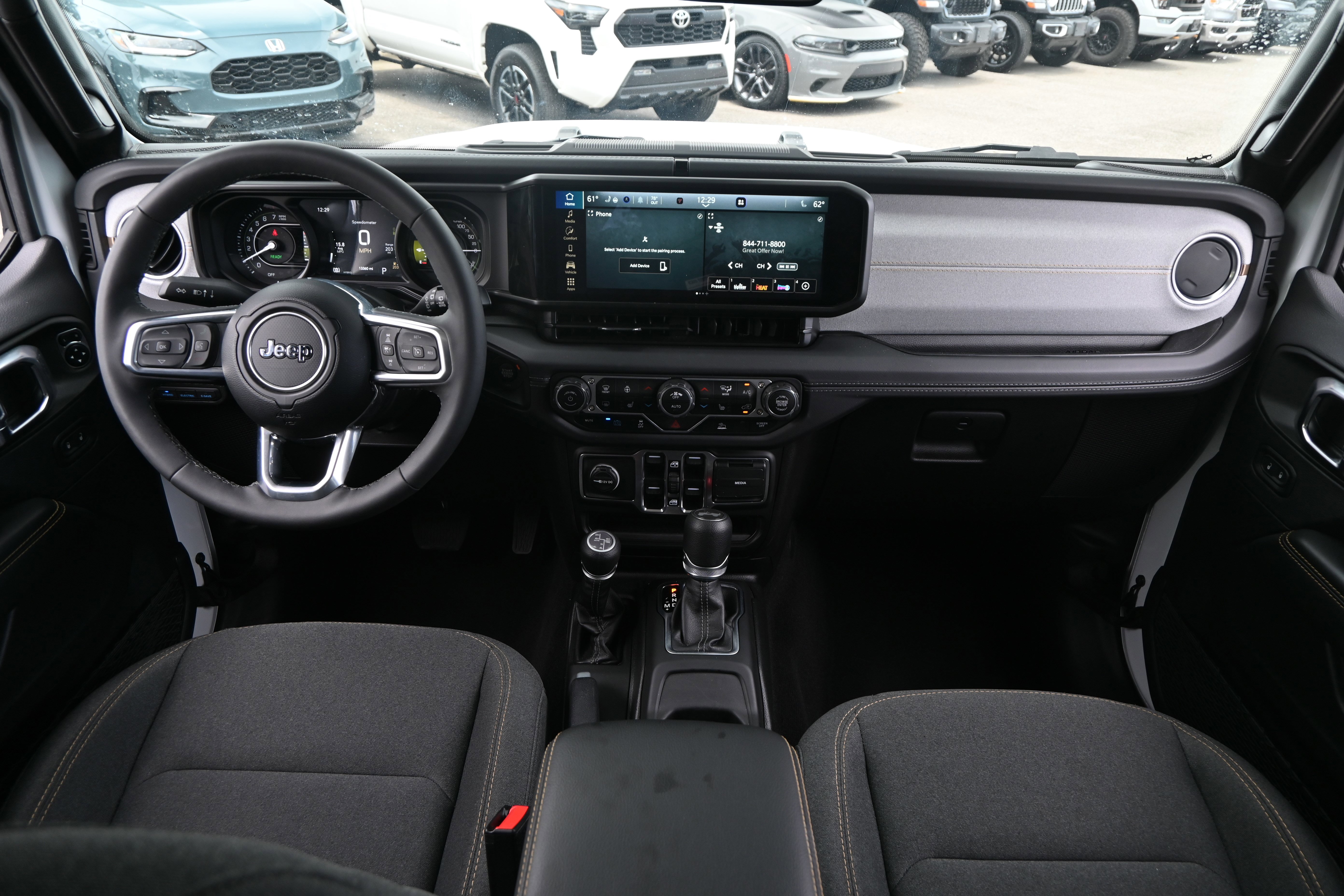 Used 2025 Jeep Wrangler Unlimited Sahara AWD/4WD image 29