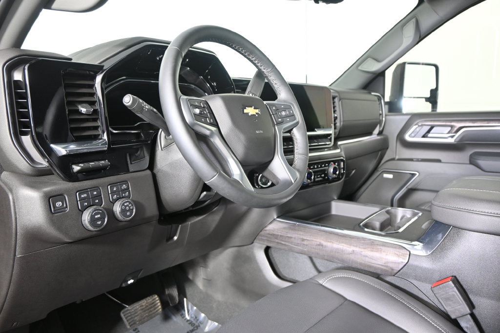 Used 2025 Chevrolet Silverado 3500 LTZ w/ LTZ Premium Package AWD/4WD image 23